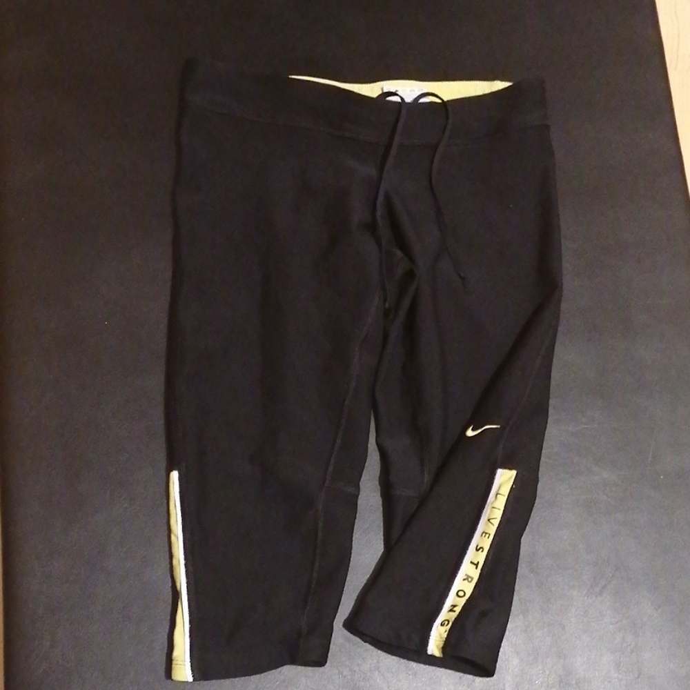 Fitted dri fit nike capris
